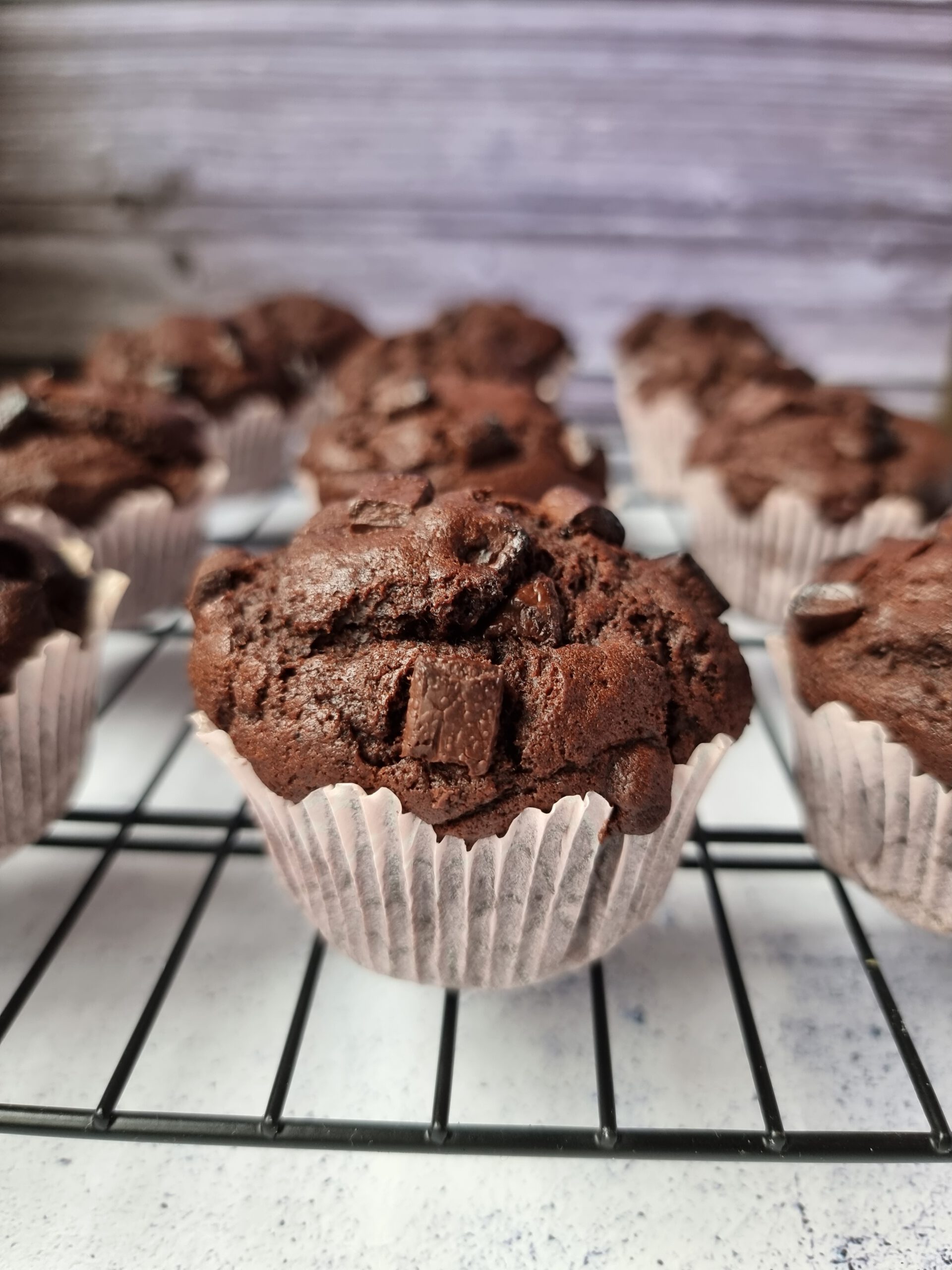 Receta de muffins de banana y chocolate – sin huevos, sin lácteos, sin  batidora – Por amor al horno